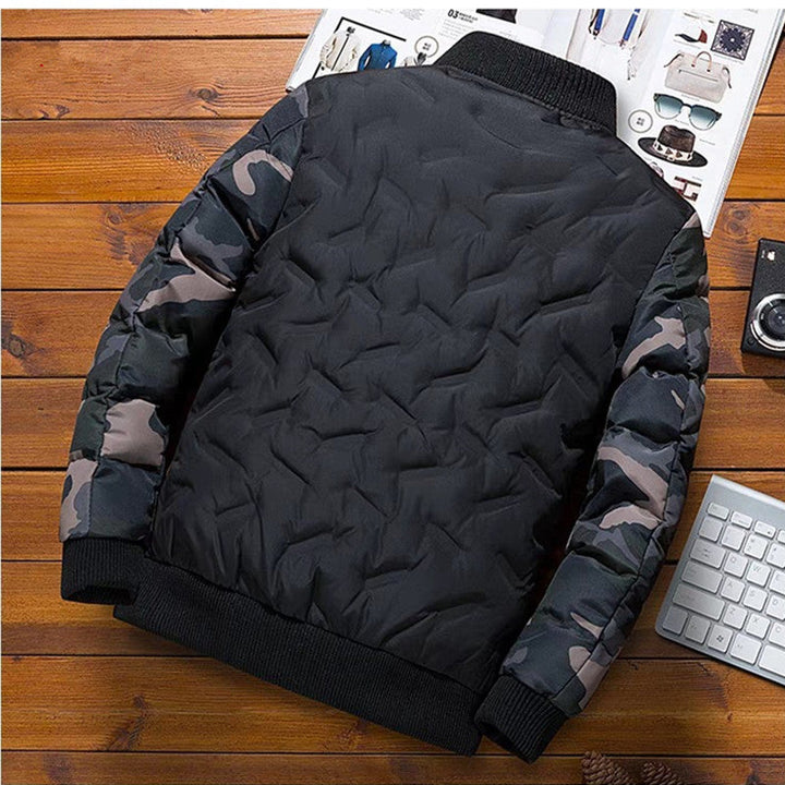 Herren Bomberjacke mit Camouflage-Ärmeln und Rippbündchen