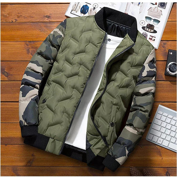 Herren Bomberjacke mit Camouflage-Ärmeln und Rippbündchen