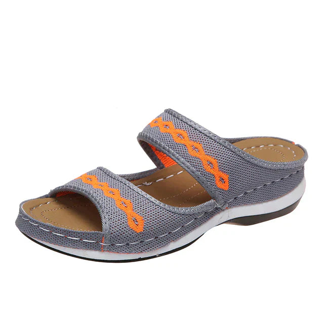 Damskie sandały boho na płaskiej podeszwie – letnie klapki typu slip-on