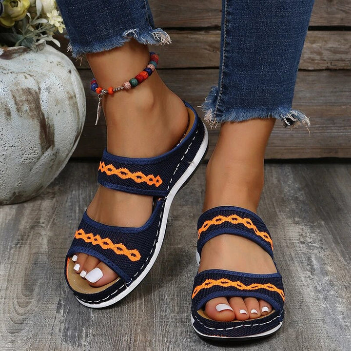 Damskie sandały boho na płaskiej podeszwie – letnie klapki typu slip-on
