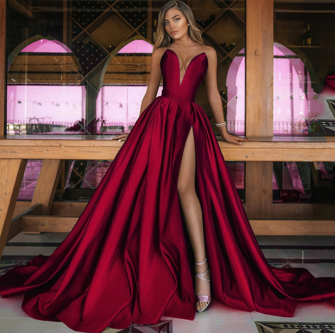 Elegant maxi dress with deep V-neck and high slit for women – perfect for weddings and other festive occasions