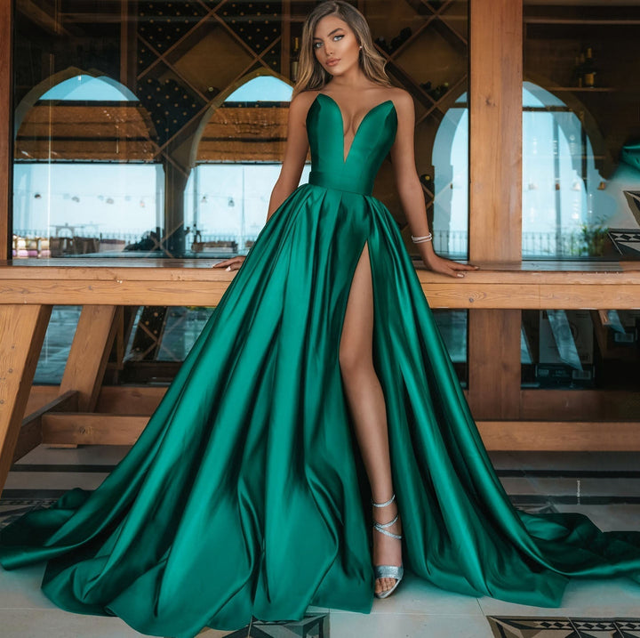 Elegant maxi dress with deep V-neck and high slit for women – perfect for weddings and other festive occasions