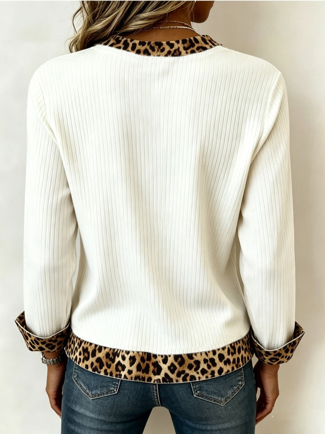 Lillian | Damen V-Ausschnitt Top mit Animalprint-Besatz