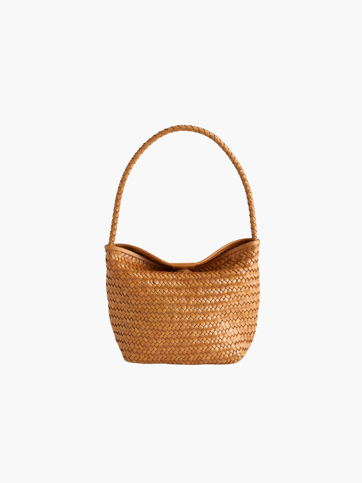 Diseño atemporal con bolsillo interior y cierre de solapa