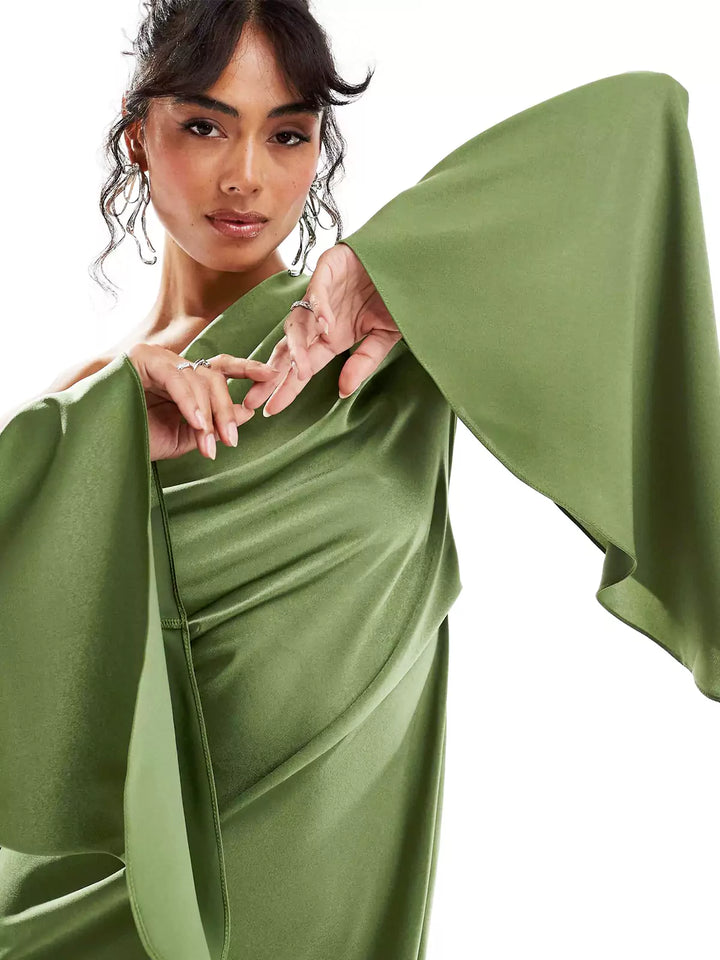 Grünes Asymmetrisches Maxikleid – Fluid Silhouette, Elegant & Sommerlich