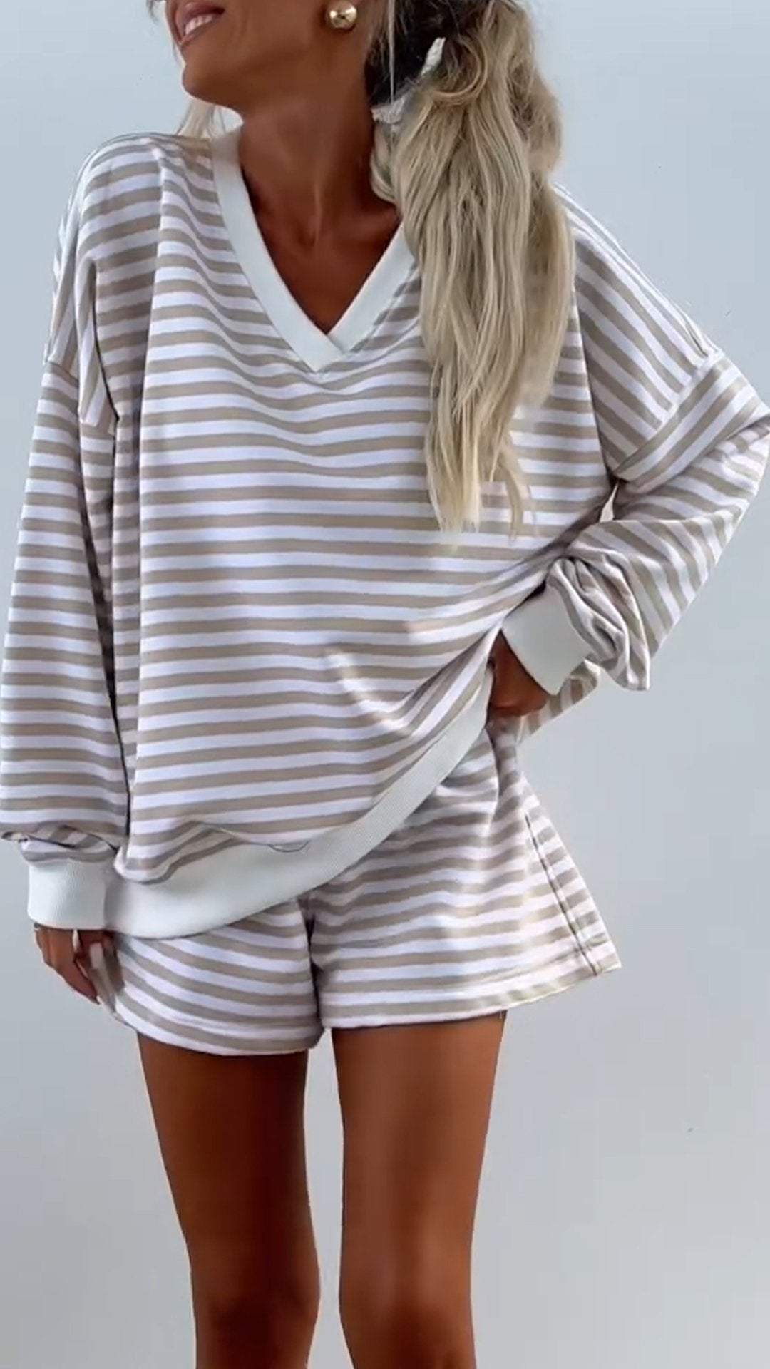 Ensemble deux pièces rayé à manches longues pour femme avec col en V – Tenue décontractée