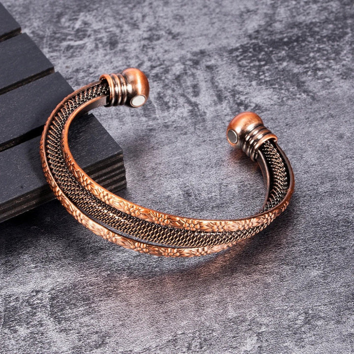 Pulsera abierta retro de cobre: ajustable y moderna