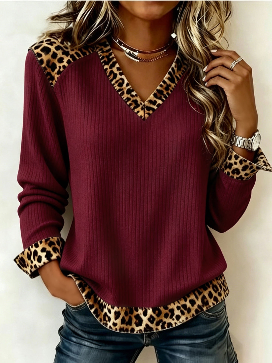 Lillian | Damen V-Ausschnitt Top mit Animalprint-Besatz