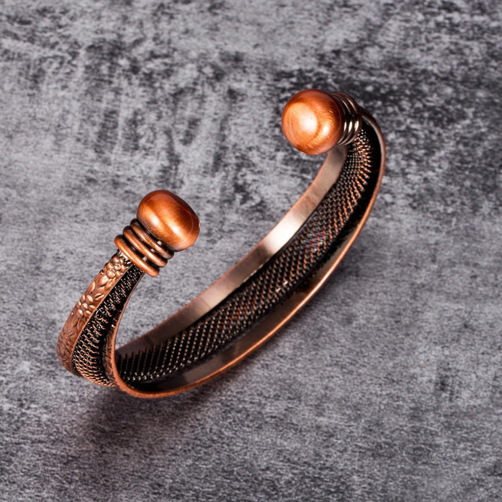 Pulsera abierta retro de cobre: ajustable y moderna