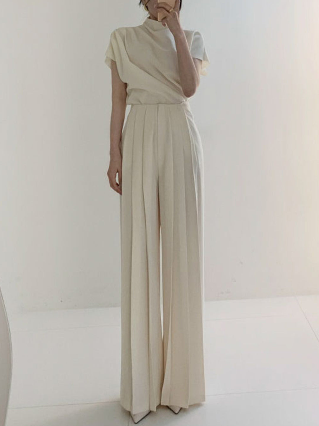 Elegant high-waist pleated pants with wide leg – office & leisure