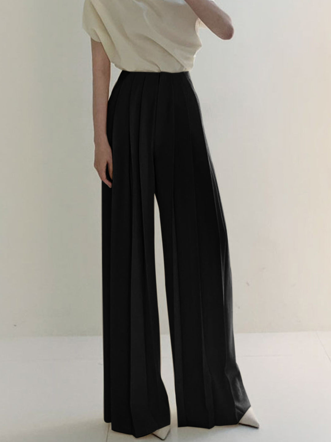 Elegant high-waist pleated pants with wide leg – office & leisure