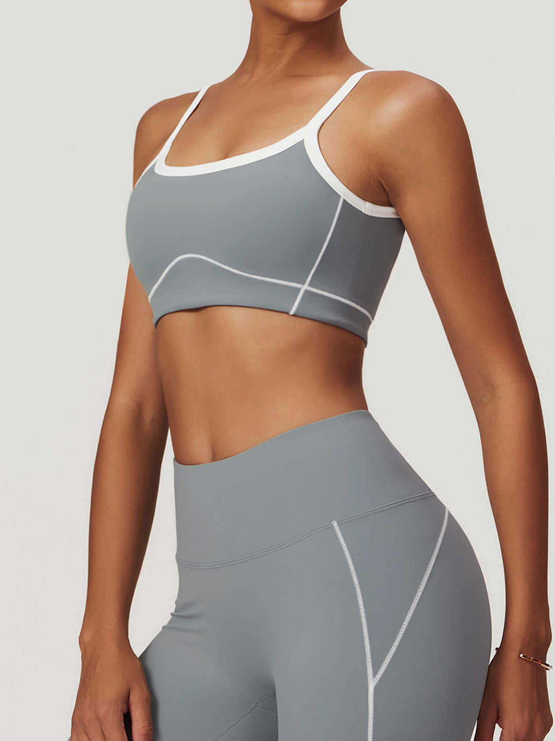 Soutien-gorge de sport sans couture avec empiècement contrasté – Haute élasticité et coussinets amovibles