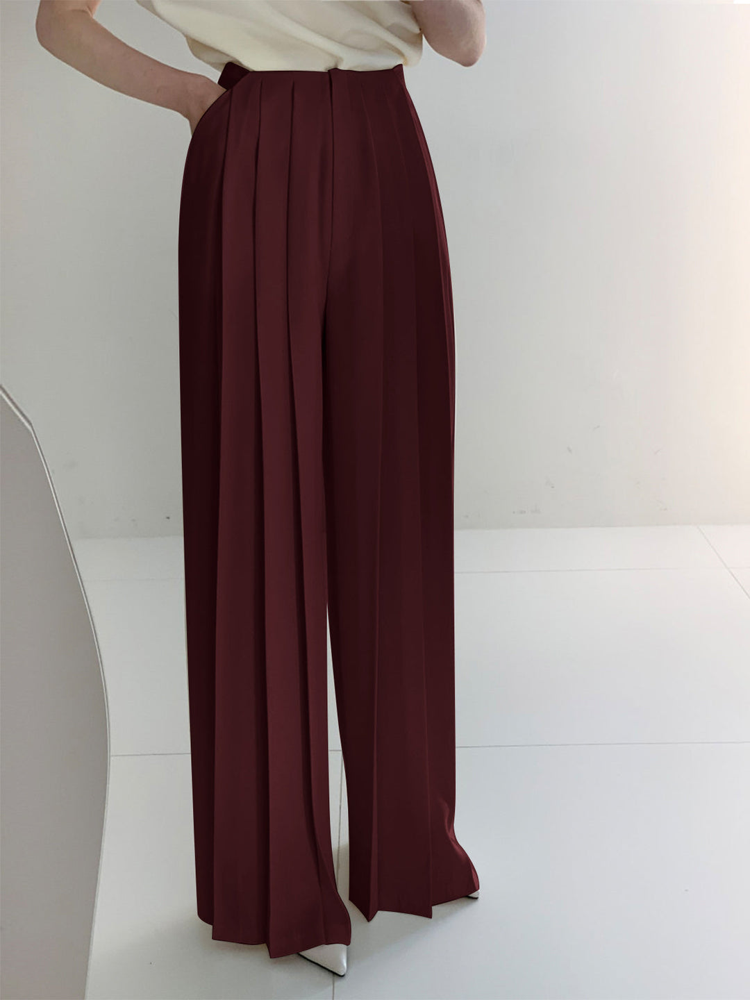 Elegant high-waist pleated pants with wide leg – office & leisure