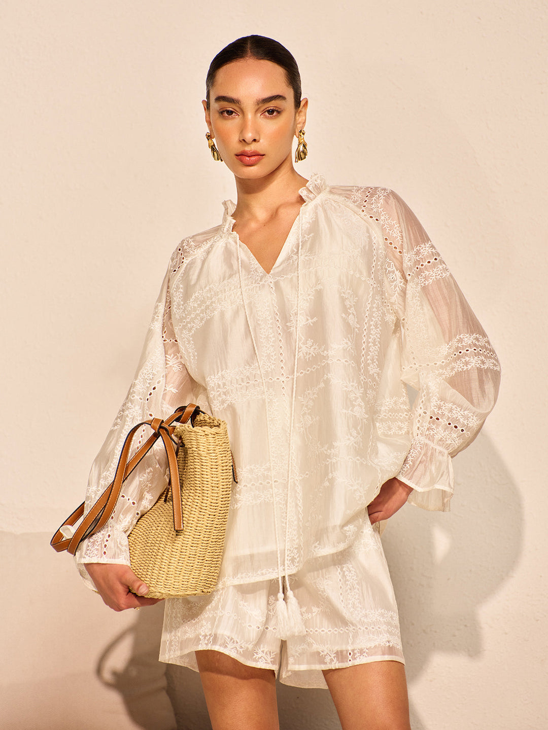 Ensemble pour femmes deux pièces avec broderie – Chemise oversize & Shorts