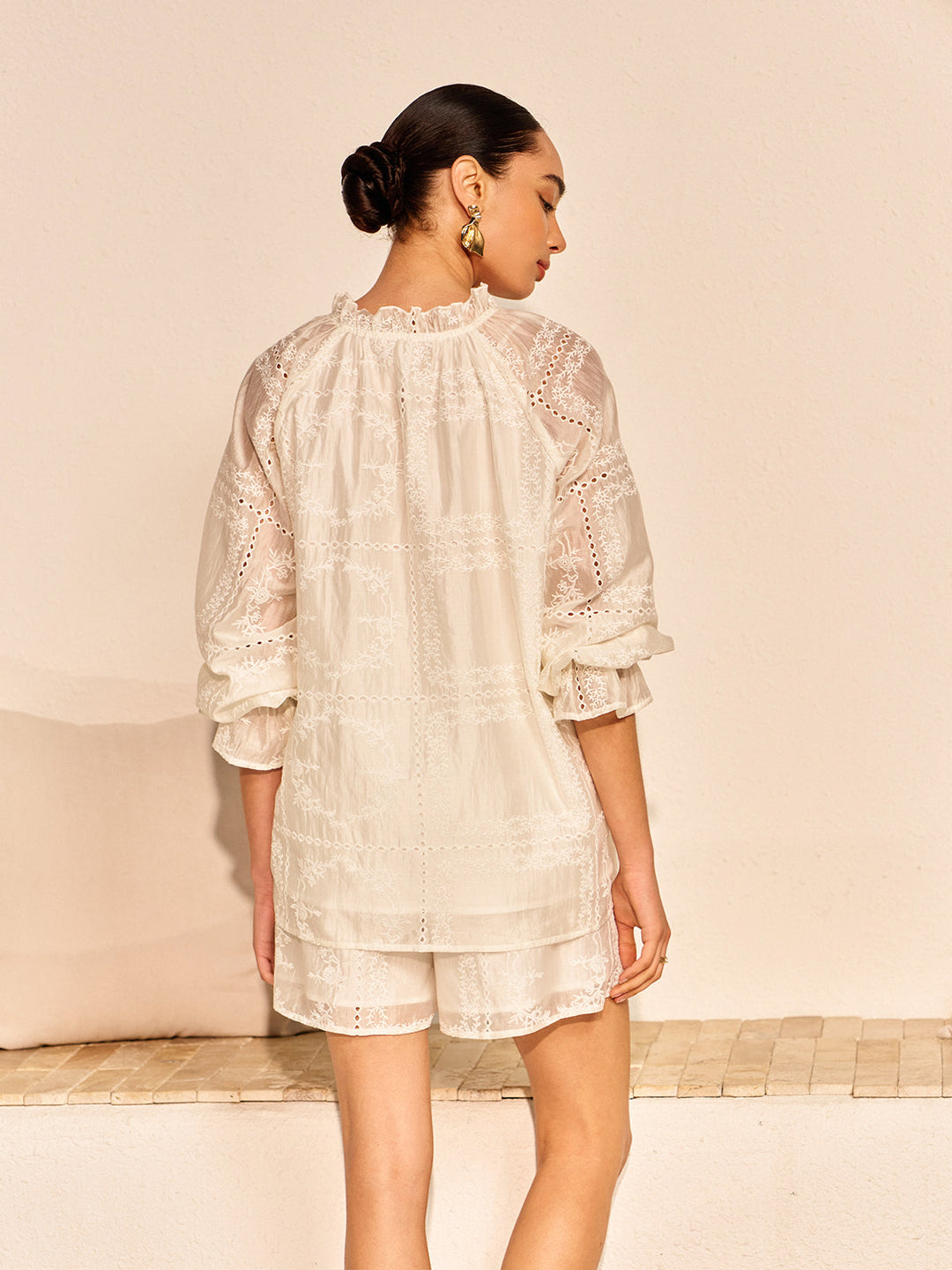 Ensemble pour femmes deux pièces avec broderie – Chemise oversize & Shorts