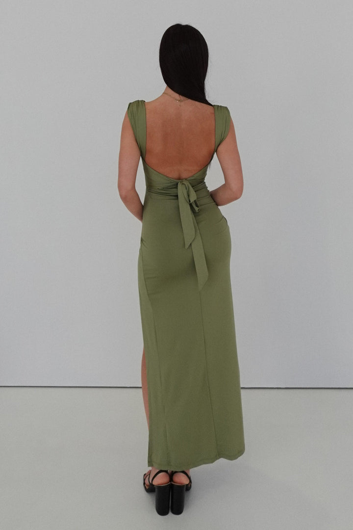 Khaki Halterneck Kleid mit Rückenknoten & Schlitz – Elegantes Abendkleid