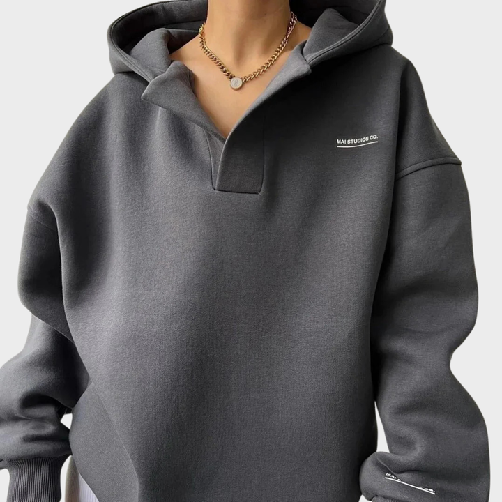 Cassie - Modern sweater made of wool