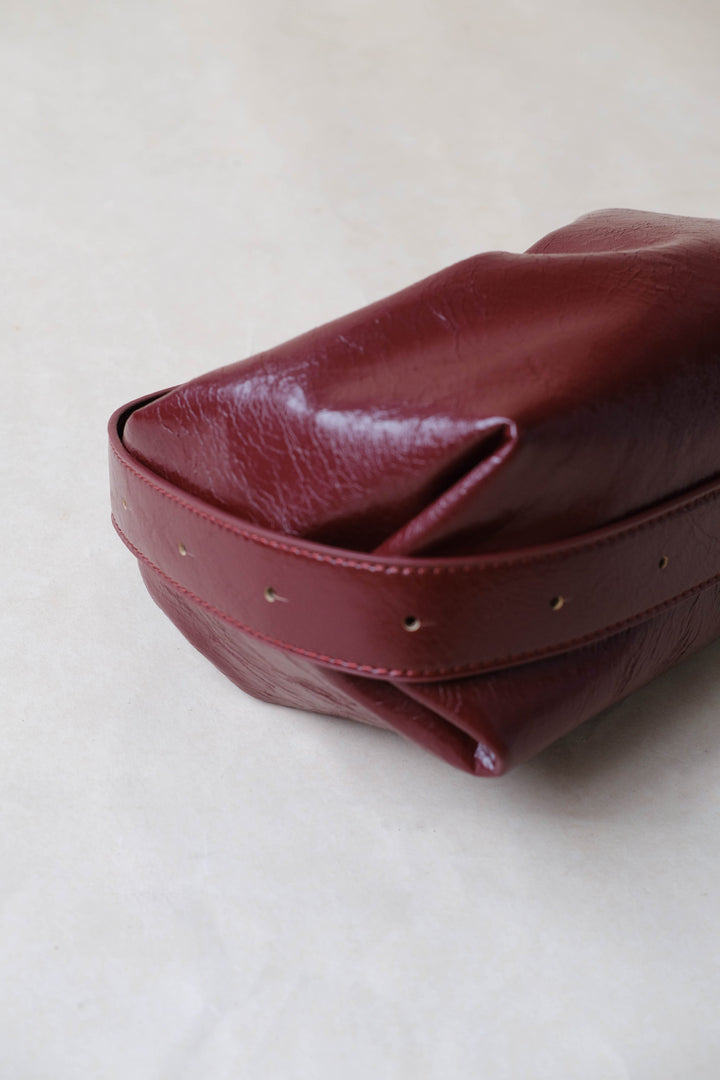 Weinrote Retro Schultertasche aus veganem Leder – Crossbody Handtasche