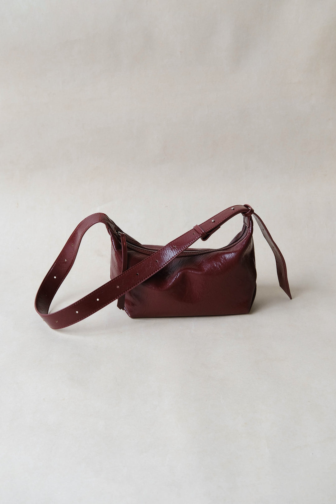 Weinrote Retro Schultertasche aus veganem Leder – Crossbody Handtasche