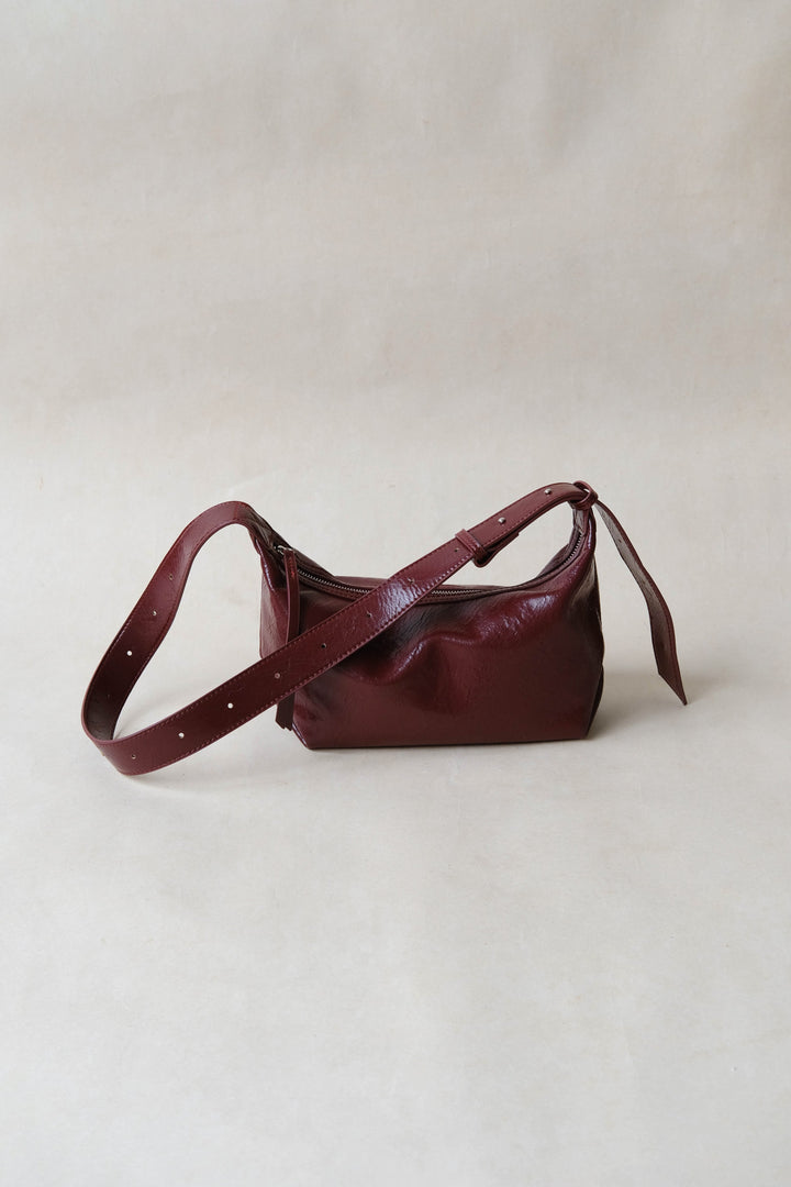 Weinrote Retro Schultertasche aus veganem Leder – Crossbody Handtasche