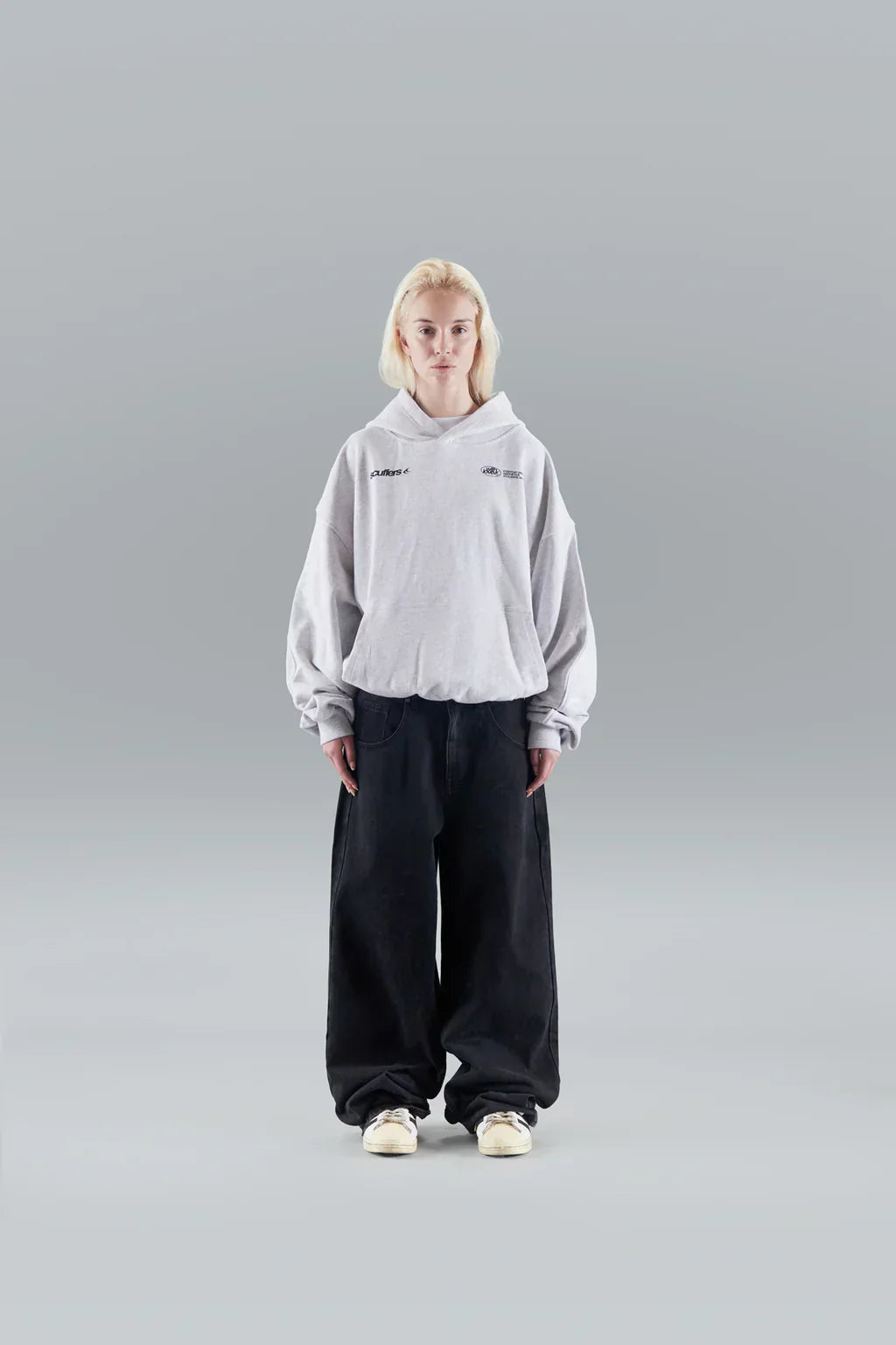 Damen Grauer Oversize Hoodie Aus Weichem Baumwollmix Mit Kapuze 12