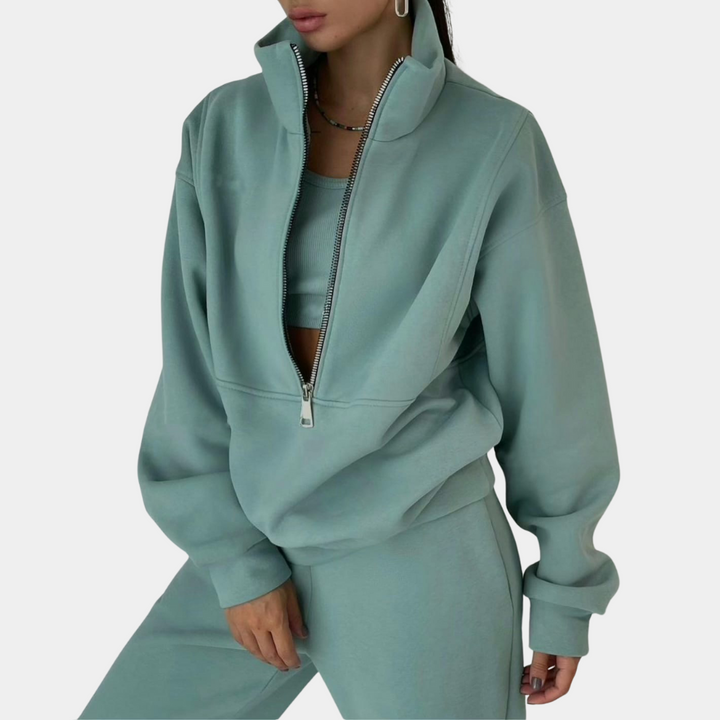 Women's jogging suit comfortable sporty breathable modern cut