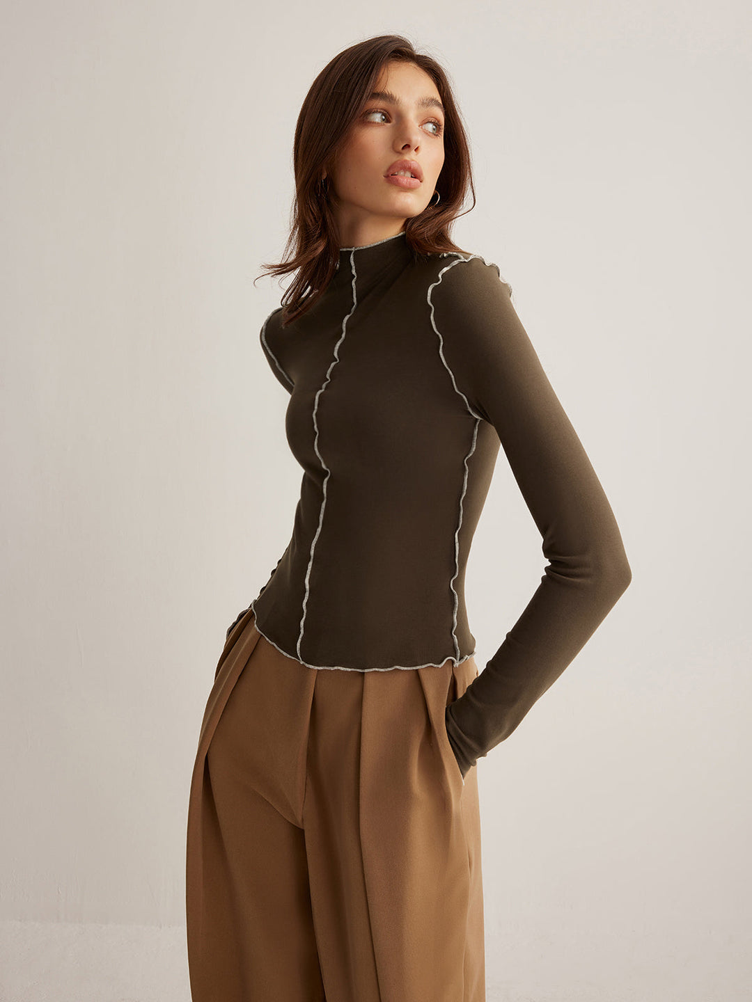 Women's jersey top with stand-up collar and contrast piping elegant design