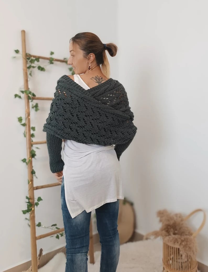 Women's Scarf Woven Elegant Wrap made of High-Quality Material