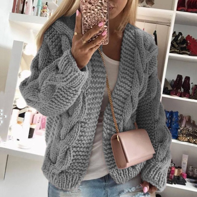 Women's cardigan made of thick wool in elegant style