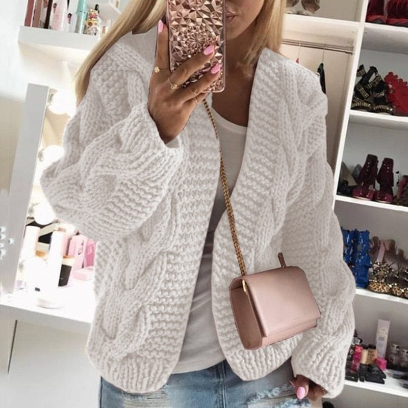Women's cardigan made of thick wool in elegant style