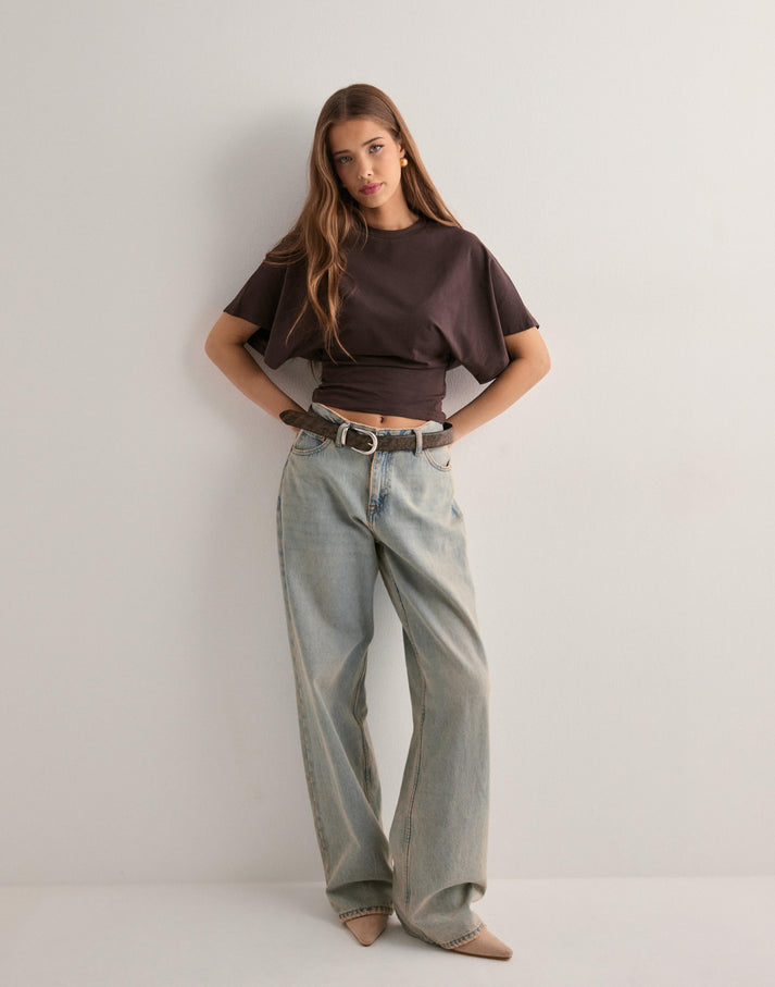 Women's T-shirt with wide sleeves and style