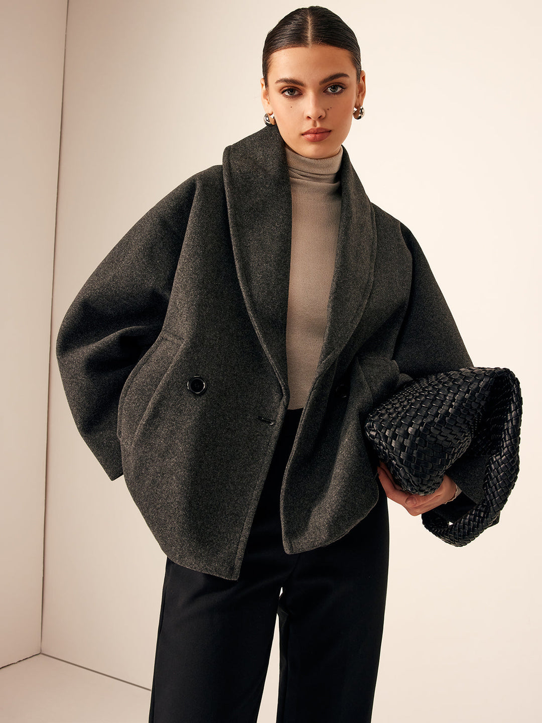 Women's Long Coat with Pockets for Winter Elegance
