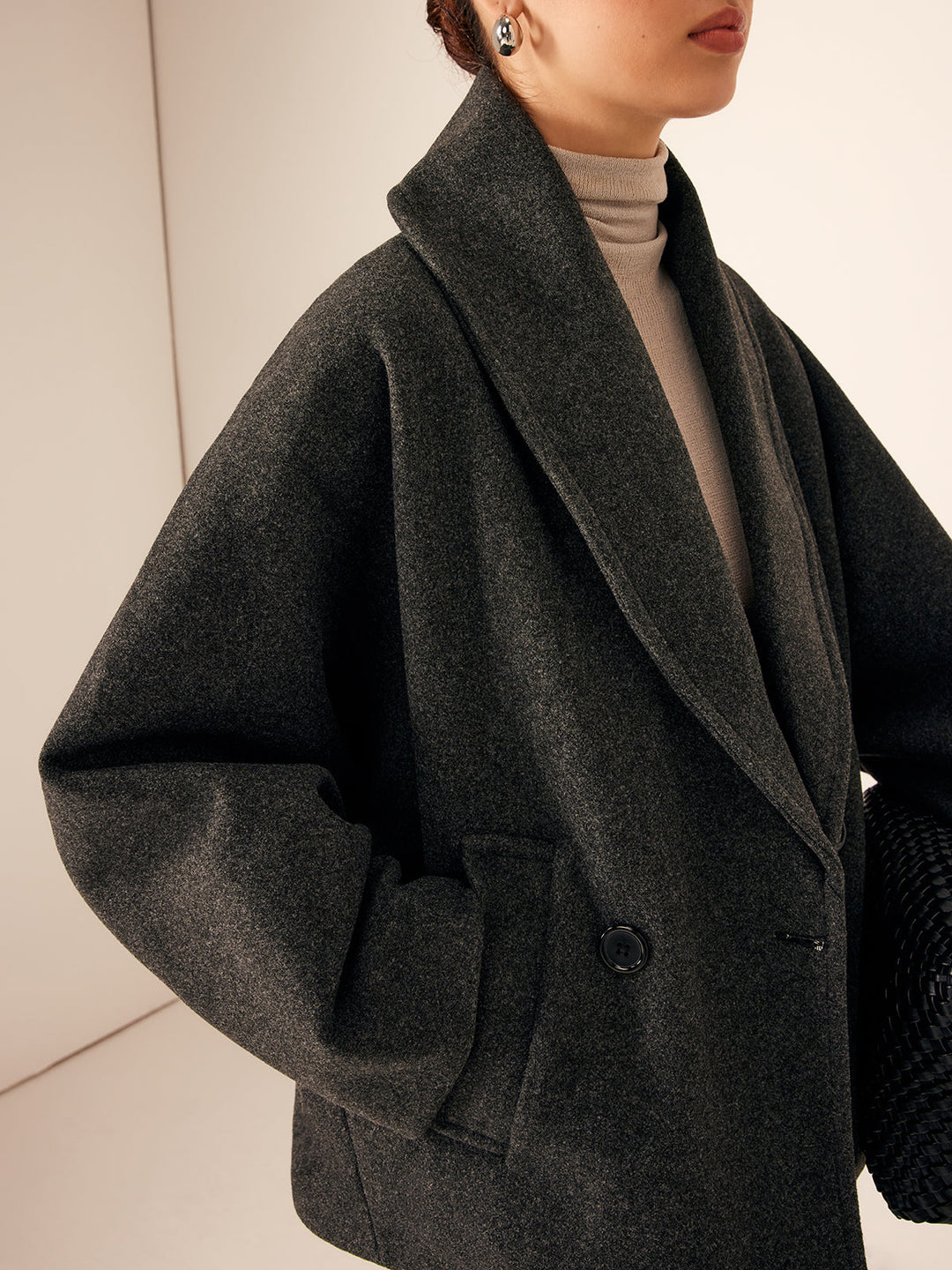 Women's Long Coat with Pockets for Winter Elegance