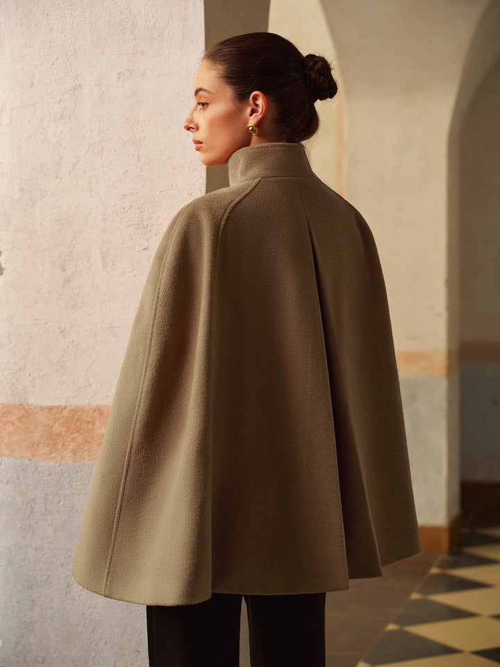 Manteau pour femmes avec col montant et ceinture