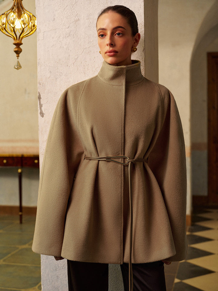 Manteau pour femmes avec col montant et ceinture
