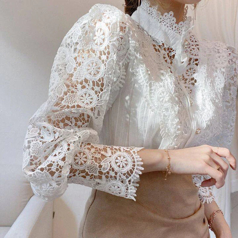 Blusa de mujer con estampado de flores y escote alto