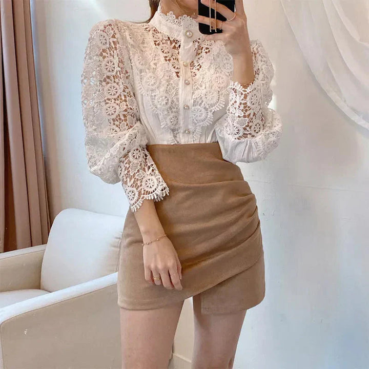 Blusa de mujer con estampado de flores y escote alto