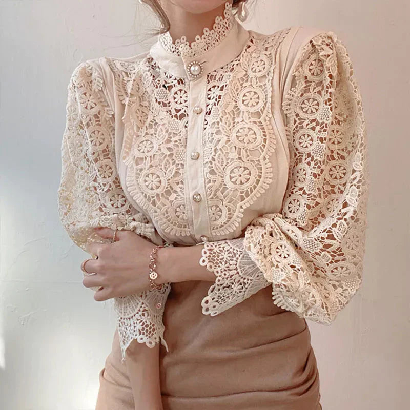 Blusa de mujer con estampado de flores y escote alto