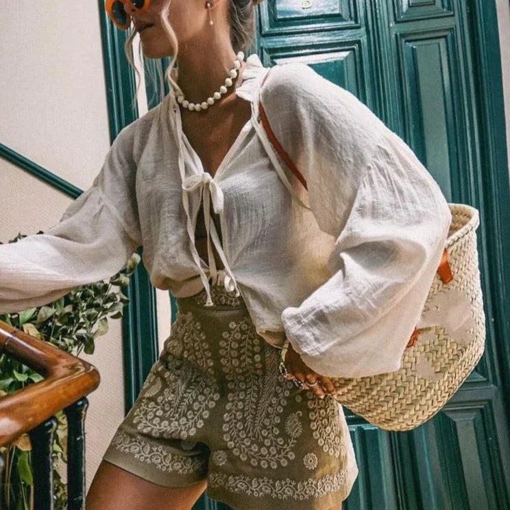 Embroidered high-waist shorts made of vegan leather