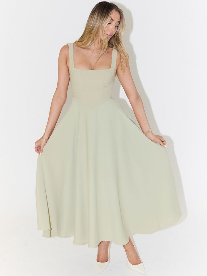 Elegantes Damenkleid mit Eckigem Ausschnitt: Stilvoll für Feste und Alltag 2