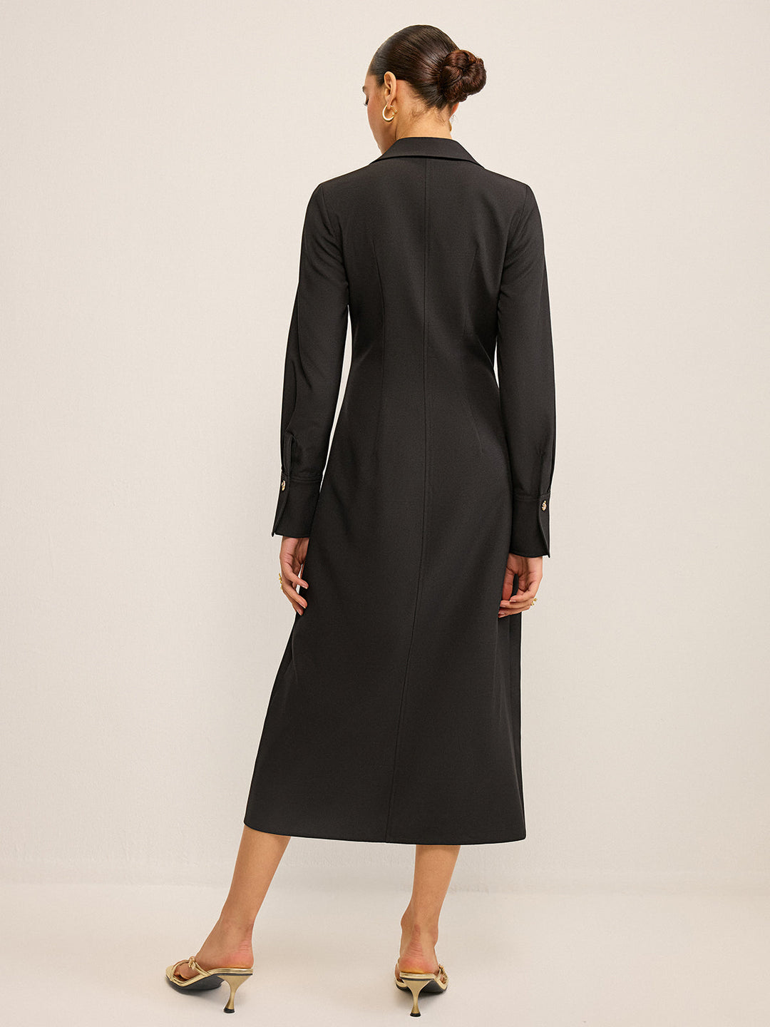 Élégante robe-chemise à manches longues avec fermeture à boutons-pression