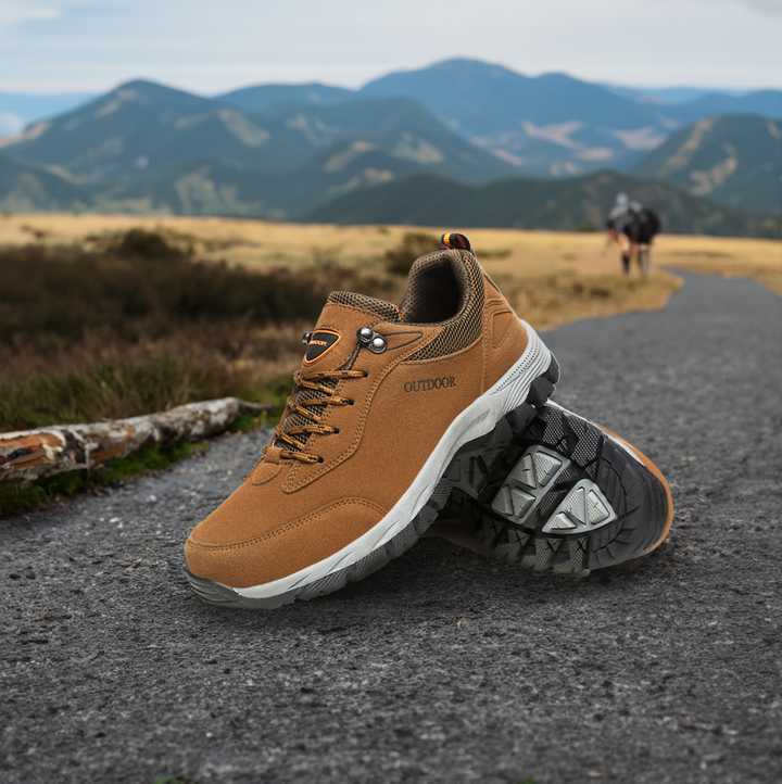 Men's hiking shoes lacing system robust design