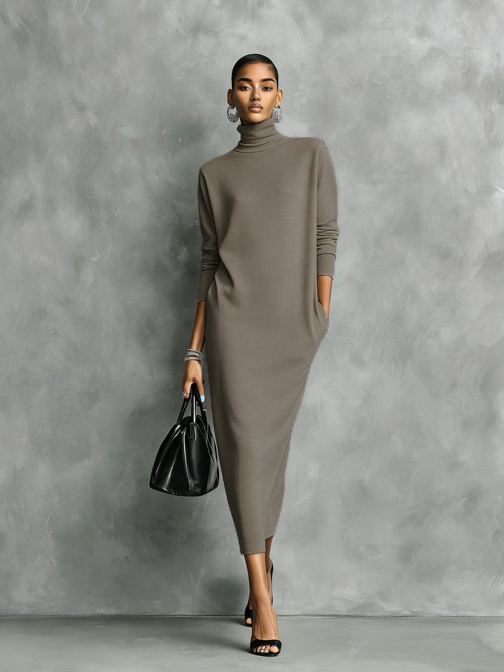 Lockeres Maxikleid aus Strick mit Rollkragen