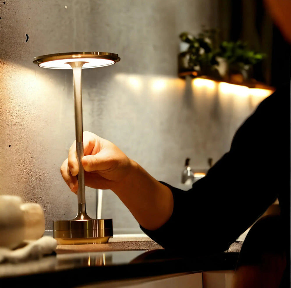 Kabellose LED-Tischlampe mit Touch-Dimmung und 48h Akkulaufzeit – Modernes Design für Innen und Außen, Dimmbar, Wasserdicht, Aluminium 1