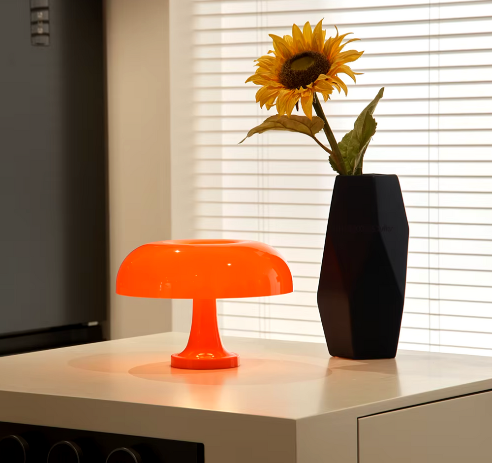 LumaMushroom Tischlampe – Stilvolle Bauhaus-Design LED Tischleuchte in Orange, Dimmbar, USB-C, 28x19,5 cm 1