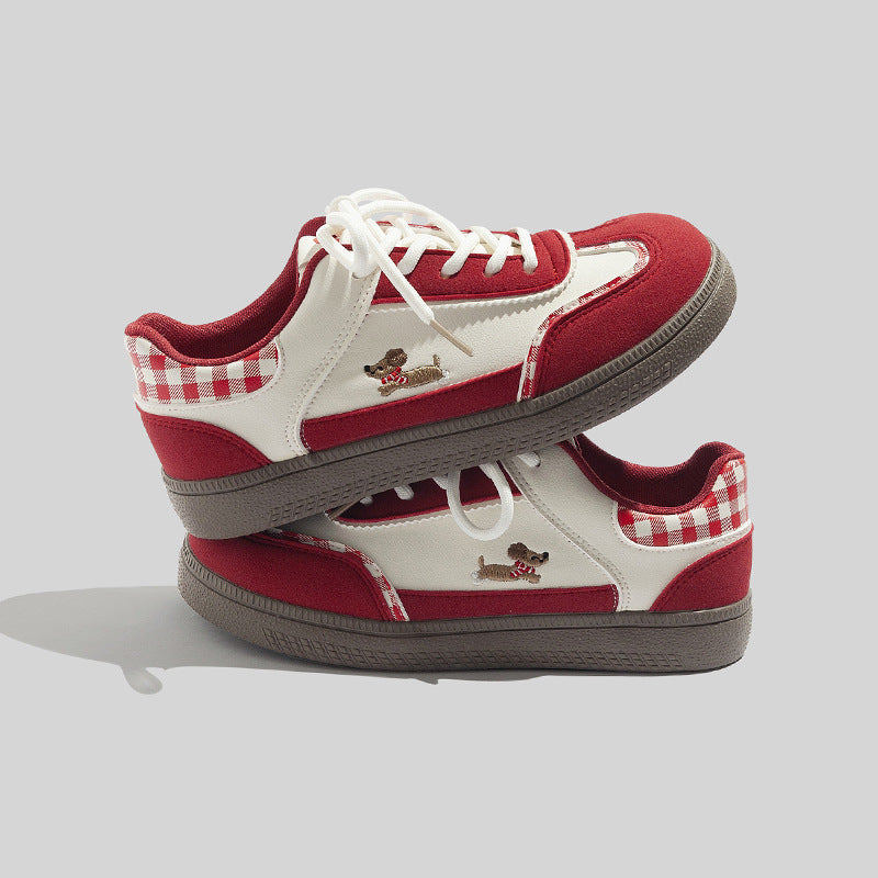 Damskie stylowe czerwone sneakersy sznurowane z wzorem w kratę