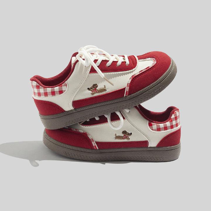Damskie stylowe czerwone sneakersy sznurowane z wzorem w kratę
