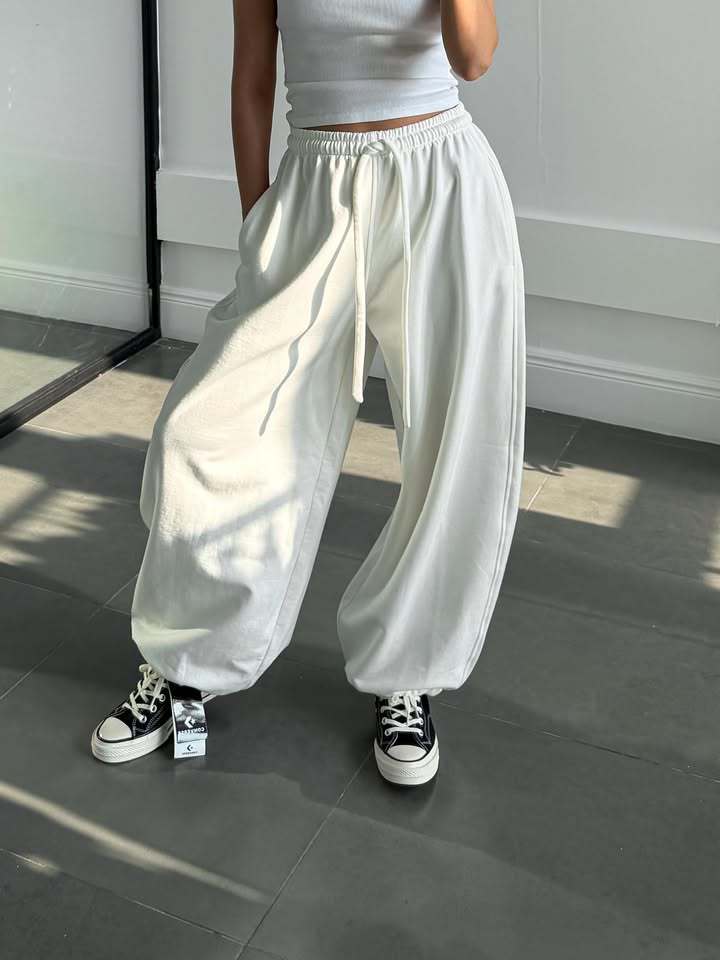 Women's Comfortable Wide Pants with Elastic Waistband – Loosely Cut Pants