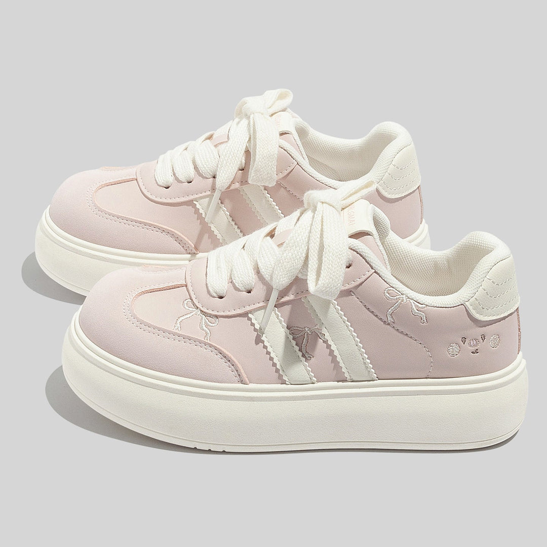 Damen Trendige Schnürbare Wildleder Sneaker Mit Roten Schnürsenkeln