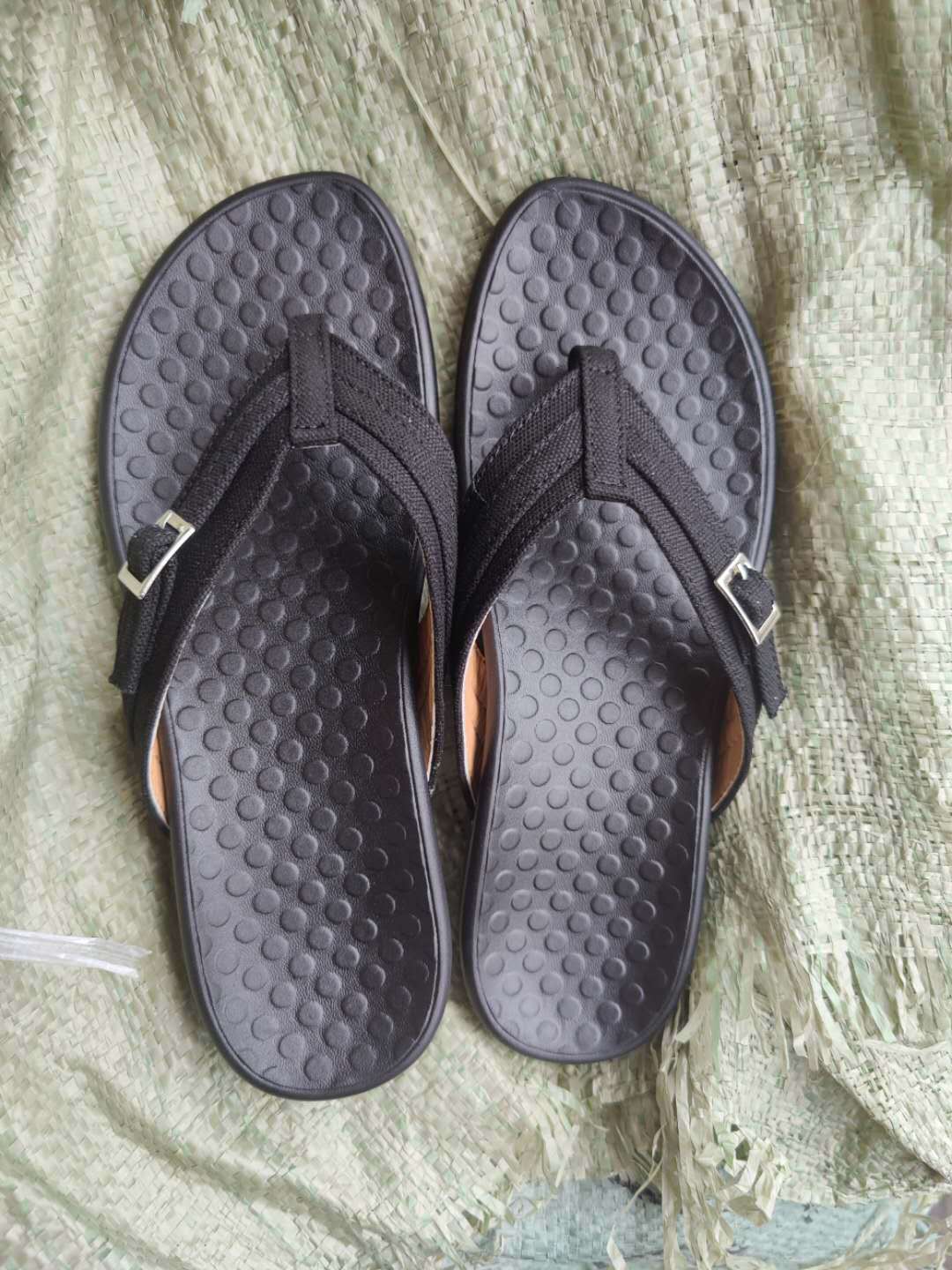 Women's Flip-Flops with Adjustable Strap and Ergonomic Sole